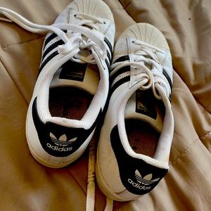 Adidas superstar tennis shoes
